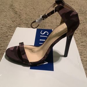 Size 9 Camo Heels Never Worn Excellent Condition